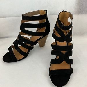 Qupid Women’s Chamber 26X Black Suede PU Sandal, Size 9 NEW, Zip in Back